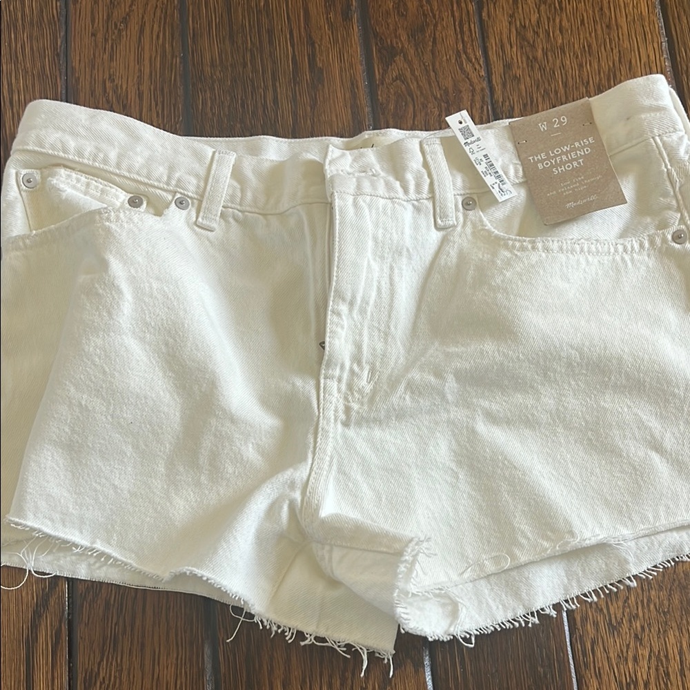 NWT! Madewell low rise White Jean Shorts Distressed Hem low rise fit